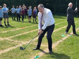 Education Minister Visits Castle Gardens